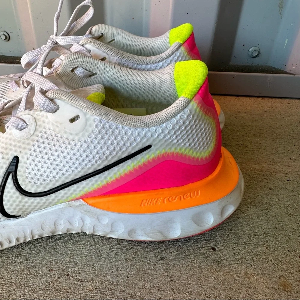 Nike Renew Run Shoes Women Size 9 White Pink Blast Mesh Running Sneaker - Picture 2 of 8